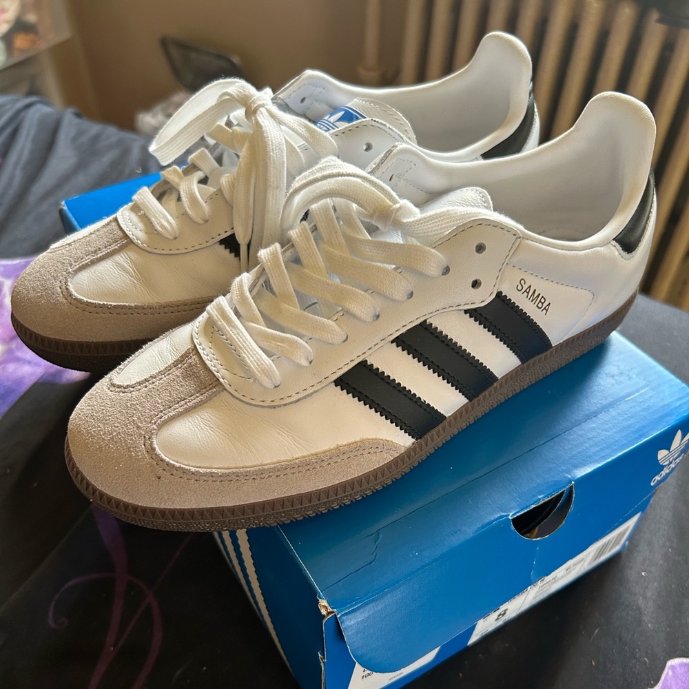 Adidas ( Samba ) size Women’s 8